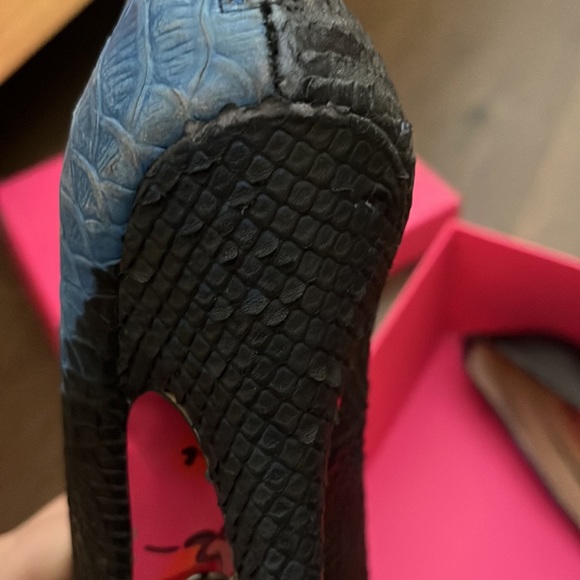 Betsey Johnson Pump - Picture 12 of 14